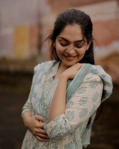 ahana-krishna-kumar-in-simple-churidar-set-photos-005