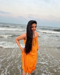 ahana-krishnakumar-beach-photos-hd-006