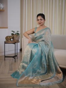 ahana-krishnakumar-in-beautiful-saree-photos-002