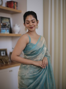 ahana-krishnakumar-in-beautiful-saree-photos-005