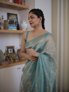 ahana-krishnakumar-in-beautiful-saree-photos-006