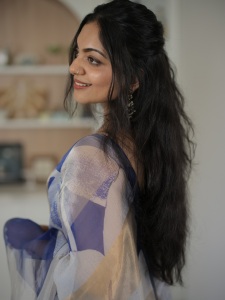 ahana-krishnakumar-in-beautiful-saree-photos-021