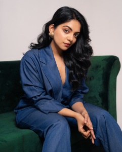 ahana-krishnakumar-in-blue-coat-and-pants-combination-dress-ideas-photos-001