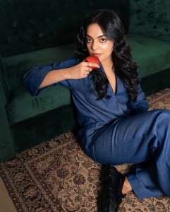 ahana-krishnakumar-in-blue-coat-and-pants-combination-dress-ideas-photos-002