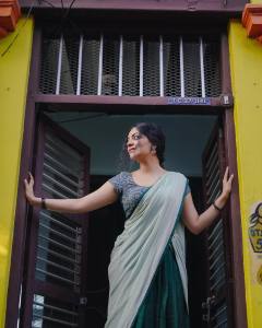 ahana-krishnakumar-in-half-saree-photoshoot-004