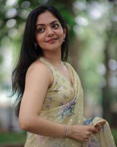 ahana-krishnakumar-in-latest-dressing-style-ideas-photos-004