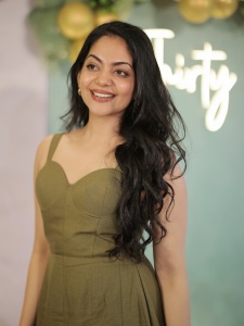ahana-krishnakumar-in-pista-green-sleeveless-frock-dress-photos