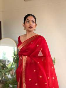 ahana-krishnakumar-in-red-saree-look-photos-003