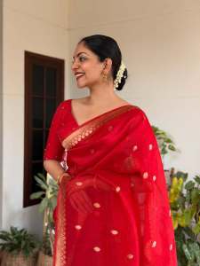 ahana-krishnakumar-in-red-saree-look-photos-004