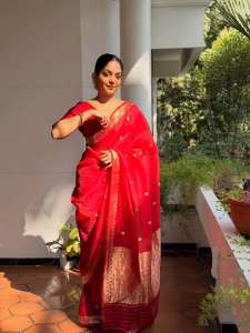 ahana-krishnakumar-in-red-saree-look-photos-005