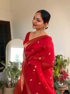 ahana-krishnakumar-in-red-saree-look-photos-006