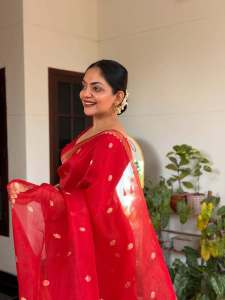 ahana-krishnakumar-in-red-saree-look-photos-007