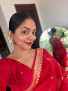ahana-krishnakumar-in-red-saree-look-photos-010