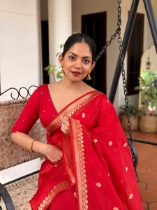 ahana-krishnakumar-in-red-saree-look-photos
