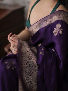 ahana-krishnakumar-in-violet-pattu-saree-photos-004