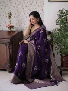 ahana-krishnakumar-in-violet-pattu-saree-photos-007