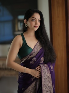 ahana-krishnakumar-in-violet-pattu-saree-photos-009