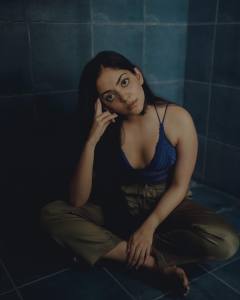ahana-krishnakumar-new-photo-shoot-in-blue-Floral-Lace-Camisole-001