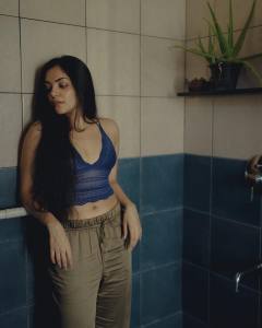 ahana-krishnakumar-new-photo-shoot-in-blue-Floral-Lace-Camisole-002