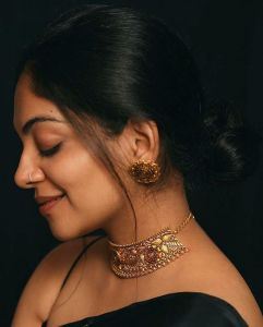 ahana-krishnakumar-new-photos-in-black-saree-04-002