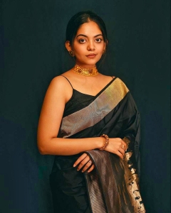 ahana-krishnakumar-new-photos-in-black-saree-04-004