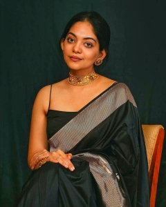 ahana-krishnakumar-new-photos-in-black-saree-04-005