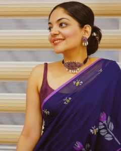 ahana-krishnakumar-new-photoshoot-in-party-wear-dress-006
