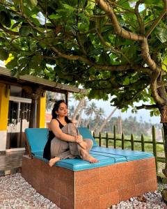 ahana-krishnakumar-photos-at-varkala-beach