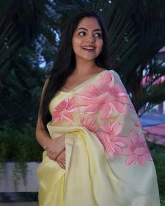 ahana-krishnakumar-photos-in-saree-001