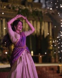 ahaana-krishna-in-dhavani-set-style-photos-010