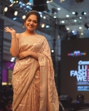 ahaana-krishna-in-golden-saree-look-at-lulu-fashion-week-001