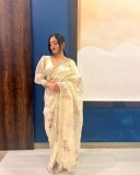 ahaana-krishna-in-off-white-floral-printed-saree-with-makeup-look-photos-002
