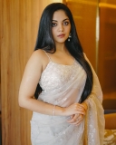 ahaana-krishna-in-white-net-saree-images-012