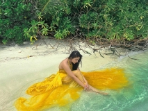 ahaana-krishna-yellow-sleeveless-gown-photoshoot-at-maldives-001