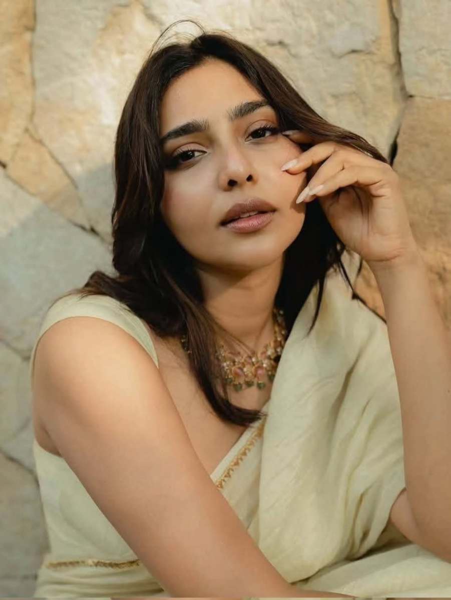 aishwarya-lekshmi-new-photos-007