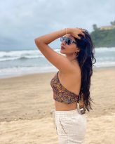 Aishwarya-Lekshmi-new-beach-photos-