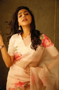 Aishwarya Lekshmi saree photos2908-5