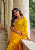 aishwarya-lakshmi-yellow-saree-photos-091