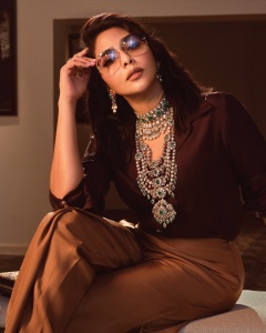 aishwarya-lekshmi-bhima-jewellery-ad-photos