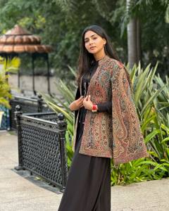 aishwarya-lekshmi-black-dress-photos-002