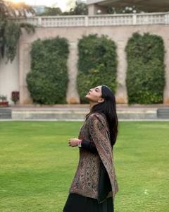 aishwarya-lekshmi-black-dress-photos-004