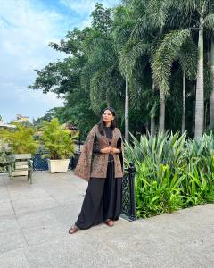 aishwarya-lekshmi-black-dress-photos-006
