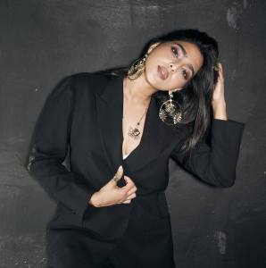 aishwarya-lekshmi-in-black-suit-photos-001