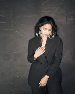 aishwarya-lekshmi-in-black-suit-photos-004