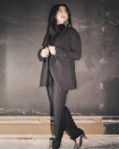 aishwarya-lekshmi-in-black-suit-photos-005