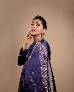 aishwarya-lekshmi-in-blue-silk-churidar-photos-006
