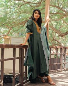 aishwarya-lekshmi-in-different-styles-dress-photo-001