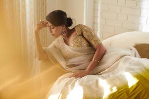 aishwarya-lekshmi-in-different-styles-dress-photo-004