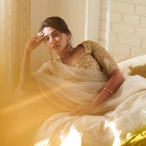 aishwarya-lekshmi-in-different-styles-dress-photo-008