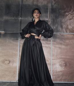 aishwarya-lekshmi-in-different-styles-dress-photo-011